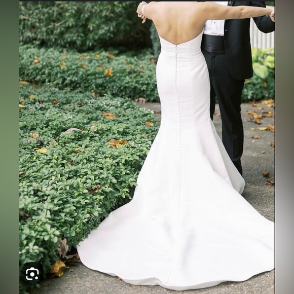 Strapless Wedding Dress Never Worn - Picture 5 of 5